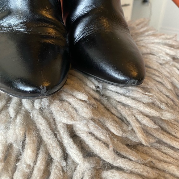 Saint Laurent crinkle patent leather booties - Picture 2 of 13